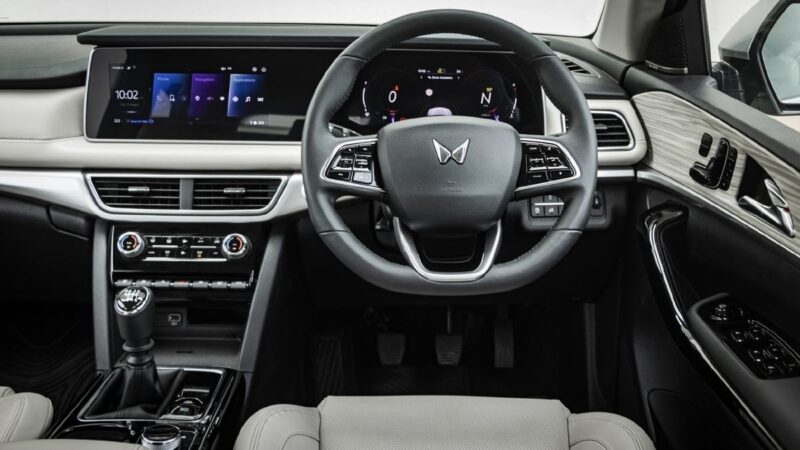 Mahindra XUV700 interiors